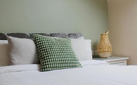 Charming 1-Bed Loft In Caerleon